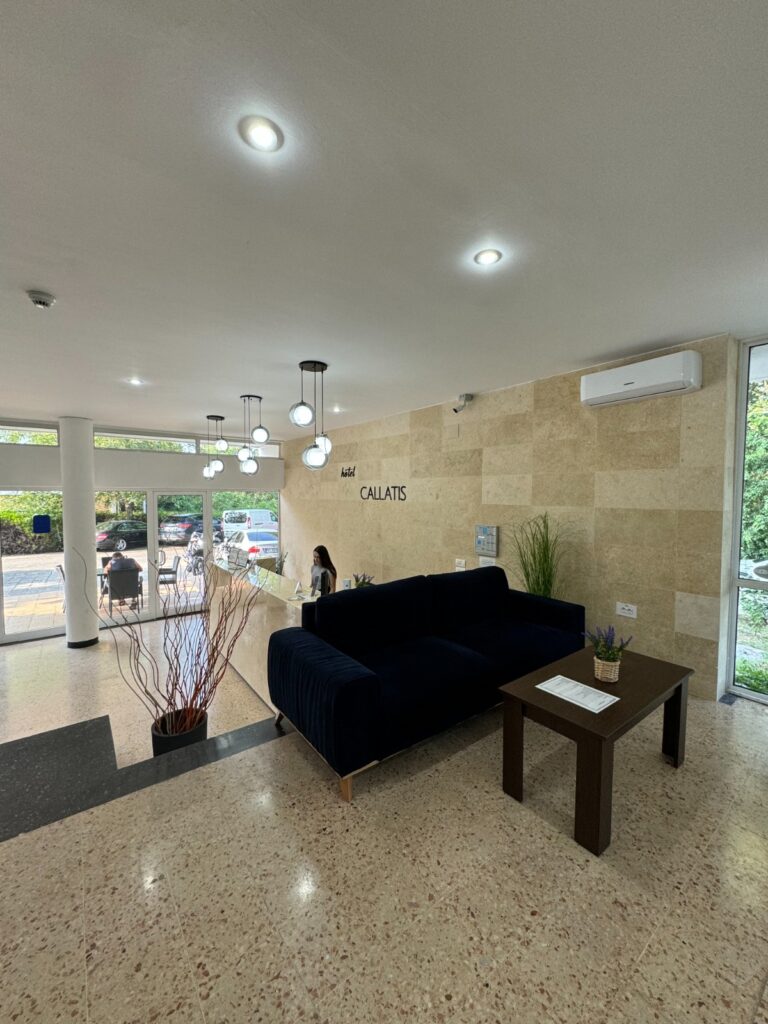 Spațiu comun cu canapele – Hotel Callatis